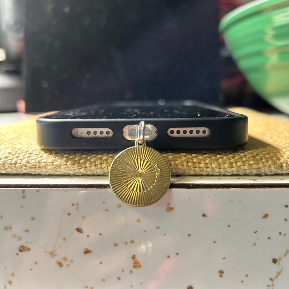 i-Phone “Love” In Heart Dust Plug - Picture 6 of 7